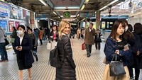 Gayanya saat berada di Tokyo, Jepang. (janetgunngratefulgardenia/Instagram)