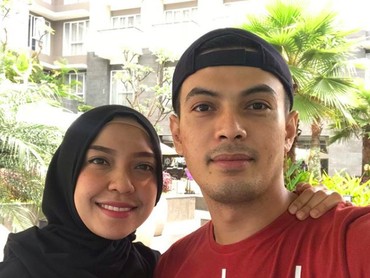 Bunda, Intip Kemesraan Temmy Rahadi dan Istri yang Bikin Baper