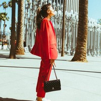 Selebgram dengan lebih dari 25 ribu follower di Instagram ini menunjukkan bahwa orang-orang bisa tetap tampil stylish hanya bermodalkan satu busana. Kuncinya hanya satu, percaya diri. Foto: Instagram/@marinatestino