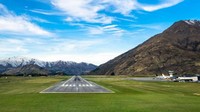 Bandara Queenstown berada di peringkat 7. Panorama pegunungan yang puncaknya diselimuti es jadi latar pemandangan indah di sana (iStock)