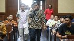 Aksi Idrus Baca Puisi dan Minta Dibebaskan