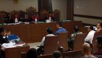 Tak cuma Ketum KONI Tono Suratman, sejumlah saksi lainnya turut hadir dalam sidang tersebut.