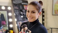 Firuza tidak menjelaskan alasan pasti kenapa dia menolak difoto tanpa busana. Firuza sendiri adalah pemegang sabuk juara dunia kelas ringan versi WIBA (Federasi Tinju Wanita Dunia). (Instagram @sharipova_firuza)