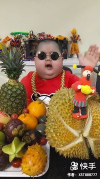 Gaya Makan Bocah Pipi Tembem Ini Bikin Gemas Netizen