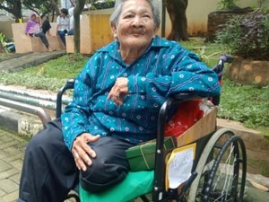 Bahagianya Nek Cumi Dapat Perhatian dari Kuku Bima Energi Sido Muncul