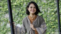 Andien tampil kece dengan busana berlayer dan bergaya etnik. Pool/Palevi S/detikFoto.
