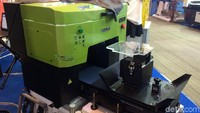Mesin ini diproduksi oleh perusahaan asal Malaysia, Hongjet Technology.