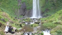 Aliran sungai di bawah air terjun (Yudha Maulana/detikcom)