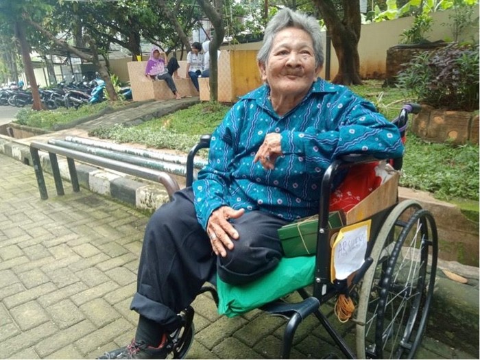 Bahagianya Nek Cumi Dapat Perhatian dari Kuku Bima Energi Sido Muncul