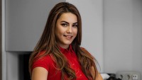 Pada tahun 2016, Firuza pertama kali membuat debutnya di bidang tinju profesional setelah kesuksesan karier amatirnya. Ia pun dikenal bukan hanya prestasinya yang gemilang tetapi juga kecantikan wajahnya. (Instagram @sharipova_firuza)