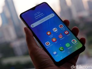 Samsung Galaxy M10, Ponsel  Low End yang Kekinian