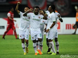 Kolev Protes Gol Tangan Patrich Wanggai, Wasit Bilang I Dont See