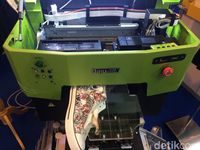 Mesin Print Ini Bisa Jadi Saingan Pelukis Sepatu