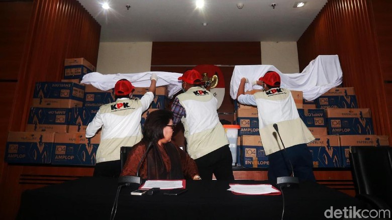 Ada Cap Jempol, KPK: Faktanya Itu Amplop Bowo Sidik untuk Pileg Ada Cap Jempol, KPK: Faktanya Itu Amplop Bowo Sidik untuk Pileg