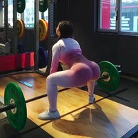 Meski banyak orang bilang ia akan sulit dapat pasangan nyatanya Cheng Lu sudah menerima banyak lamaran dan ajakan kencan dari para pria. Sayangnya, semua itu ditolak. Aku orang yang secara relatif independen. Aku tidak butuh pacar untuk saat ini, kata wanita yang tahun lalu menjadi juara empat kejuaraan binaraga nasional itu. Foto: Kuaishou @Xiaobabilulu