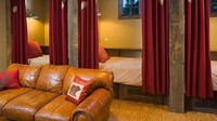 Ada empat kamar tidur di rumah ini dengan lima kamar mandi. Istimewa/Dok. www.realtor.com.
