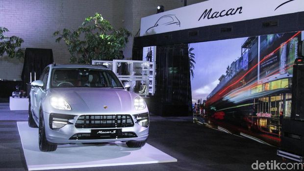 SUV mewah yang menggunakan nama Indonesia, Porsche Macan datang dengan model barunya ke tanah air. Mobil siap menjadi mainan orang kaya.