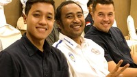 Tiga pebalap nasional DKI Jakarta seperti Rifat Sungkar, Haridarma Manoppo, dan juga pembalap belia jawara, Avila Bahar turut menghadiri acara tersebut. Foto: dok. IMI
