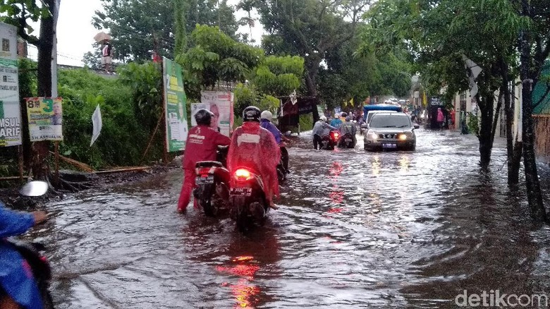  Hujan Sekejap Kota Malang Dikepung Banjir