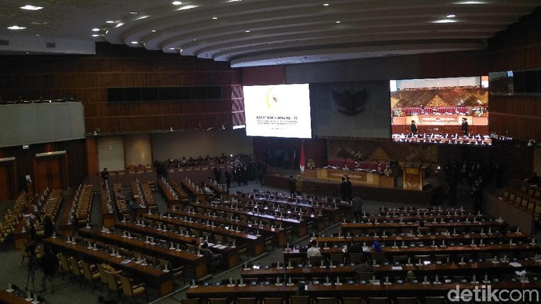 Hasrul Azwar Jadi Dubes, Hasan Husaeni Dilantik Jadi Anggota DPR Hasrul Azwar Jadi Dubes, Hasan Husaeni Dilantik Jadi Anggota DPR