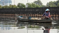 Sampah plastik yang telah dikumpulkan warga itu nantinya akan dijual kembali ke pengepul dengan harga Rp 2.000 per kilogram.