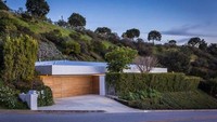 Rumah yang terletak di Beverly Hills, California, Amerika Serikat (AS) ini dipasarkan US$ 9 juta atau sekitar Rp 126 miliar. Istimewa/Dok. www.realtor.com.