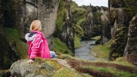 Efek dari video klip tersebut, tak dipungkiri makin banyak turis yang datang ke Fjadrargljufur (iStock)