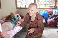 Bos Sido Muncul Berbagi Kasih dengan Lansia Panti Jompo