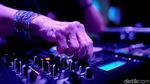Nenek 80 Tahun Ini DJ Tertua di Polandia Lho
