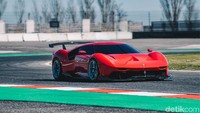 Ferrari dalam siaran persnya tidak menyebutkan siapa klien yang dimaksud. Yang pasti dia adalah seseorang yang ahli di dalam dunia Ferrari, berasal dari keluarga penggemar dan pengagum Kuda Jingkrak sejak dulu, dan dia sendiri adalah seorang kolektor Ferrari yang cerdas dan berwawasan luas.