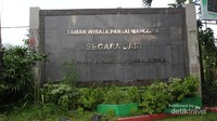 Di kalangan warga setempat, Pantai Manggar memiliki nama lengkap Pantai Manggar Segarasari. Lokasinya cuma setengah jam dari Bandara Sepinggan (Brigida Emi Lilia/dTravelers)