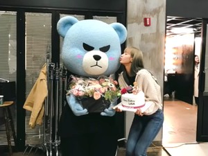 Ultah ke-22, Lisa BLACKPINK Dapat Kejutan Manis!