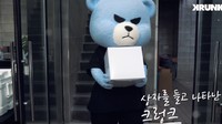 Krunk, maskot YG Entertainment mengunggah video saat dirinya memberikan kejutan pada Lisa BLACKPINK. Dok. YouTube/Krunk YG Entertainment