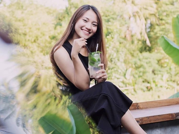 Model Cantik yang Nembak Sandiaga Uno Ini Ternyata Doyan Ngopi