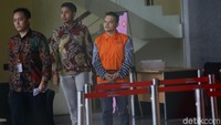Sebelumnya, Tubagus Cepy sempat menyerahkan diri ke KPK pada Desember 2018 lalu soal dugaan pemerasan 140 kepala SMP di Cianjur.