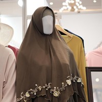 Selain busana syari, produk hijab cadar juga mulai banyak ditemukan. Salah satu desainer bernama Nines Widosari menyajikan busana pengantin bercadar.  Foto: Silmia Putri/Wolipop