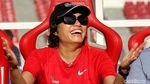 Gaya Sri Mulyani Saat Jadi Pelatih Sepakbola Dadakan