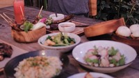 Berkarir dan menetap di Indonesia, Nam sering membagikan foto-foto serunya saat kulineran. Ini fotonya saat makan siang dengan hidangan khas Indonesia, saat berlibur di Bali. Foto: Instagram @freshnam219