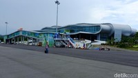 Bandar udara Komodo di Labuan Bajo rencananya akan dikembangkan menjadi bandara bertaraf intenasional.