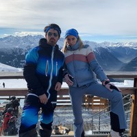 Ketika libur, pasangan ini sesekali berlibur bersama ke destinasi favorit. Romantis! (Foto: Instagram/@sophiet)