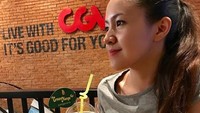 Berkebangsaan Malaysia, namun kepopuleran Baby Shima sudah sampai ke tanah air. Terlihat ia menikmati minuman mangga sebelum pergi ke Palangka Raya Kalimantan. Foto: Instagram@babyshimaofficial