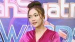 Cantik dan Manisnya Marion Jola dengan Busana Pink