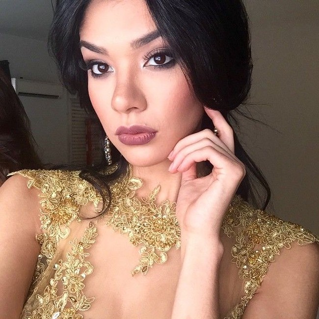 Barbara Santana adalah ratu kecantikan yang telah mengikuti beberapa kontes lokal dan internasional. Wanita asal Amerika Serikat itu pun membuat sebuah pengakuan berani bahwa ia telah melakukan operasi plastik sebelum menjalani kompetisi. (Foto: Instagram/@barbsantana)