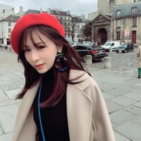 Penyanyi Cyndi Wang tampil mengejutkan setelah muncul di upacara penghargaan musik di Taiwan pada Selasa (26/3/2019). Penampilannya itu bikin heboh dan Cyndi disebut telah menjalani operasi plastik. Foto: Instagram