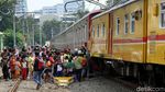 KRL Tanah Abang-Palmerah Ngadat di Kawasan Petamburan