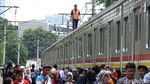 KRL Tanah Abang-Palmerah Ngadat di Kawasan Petamburan