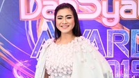 Pacar Caesar Hito itupun menjawab bahwa dirinya justru lebih kurus. Pool/Noel/detikFoto.