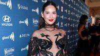 Model seksi berusia 38 tahun itu tampil dengan dress menerawang berwarna hitam. Rich Fury/Getty Images for GLAAD