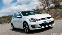 Berbagai model VW Golf tersedia di pasaran, salah satunya yang bikin jantung pengendaranya berdesir, VW Golf GTI.