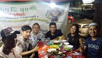 Berbuka puasa bersama abang-abang Shima yang ganteng, tulis Baby Shima dalam akun Instagramnya. Foto: Instagram@babyshimaofficial